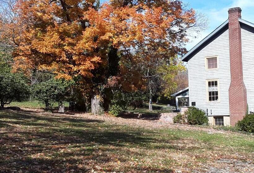 Baneberry Meadows B&b