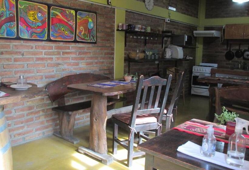 تختخواب و صبحانه Hostal Del Suri