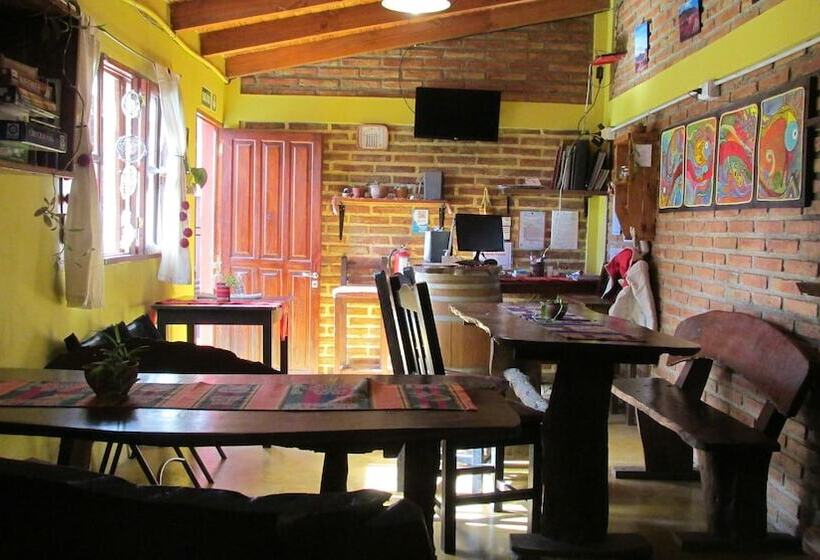 تختخواب و صبحانه Hostal Del Suri