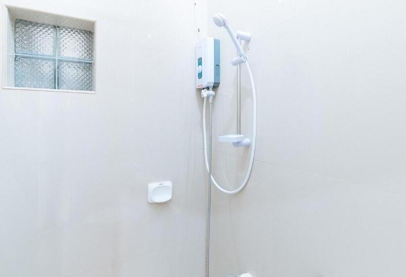 Отель Reddoorz Plus Near Tambo Paranaque