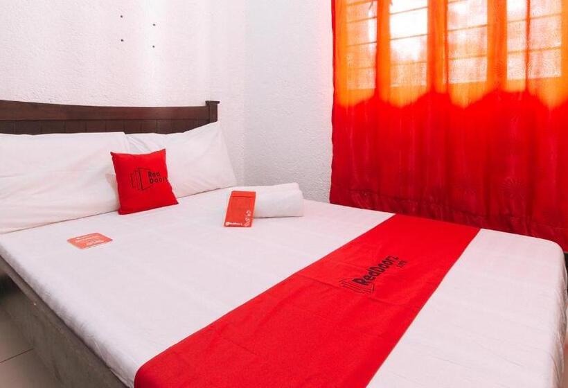 Отель Reddoorz Plus Near Tambo Paranaque