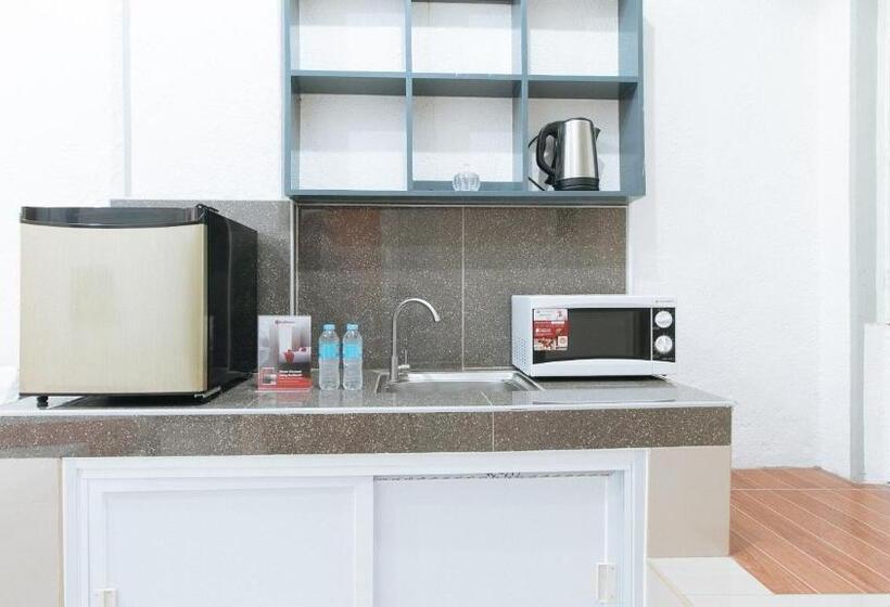 Отель Reddoorz Plus Near Tambo Paranaque