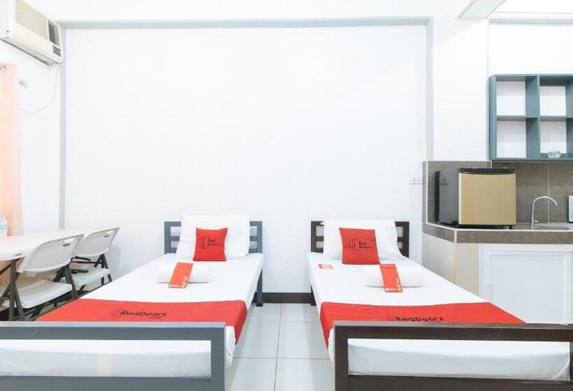 Отель Reddoorz Plus Near Tambo Paranaque