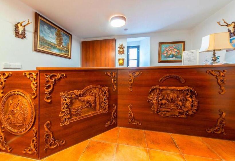 هتل Vila Lovců Králových