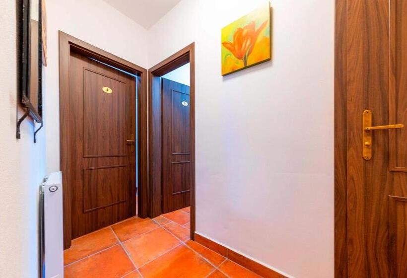 هتل Vila Lovců Králových