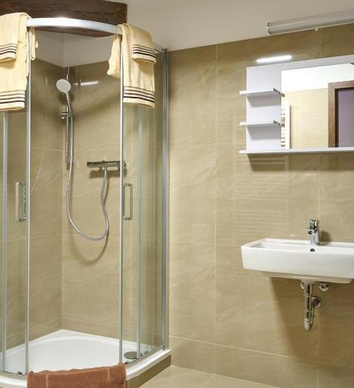 هتل Vila Lovců Králových