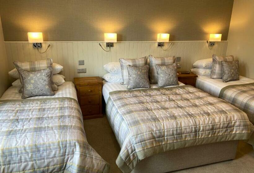 פנסיון Adrian S Guest House