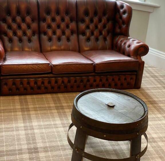 פנסיון Adrian S Guest House