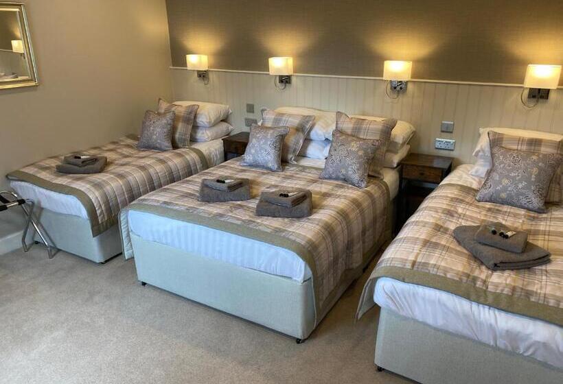 פנסיון Adrian S Guest House