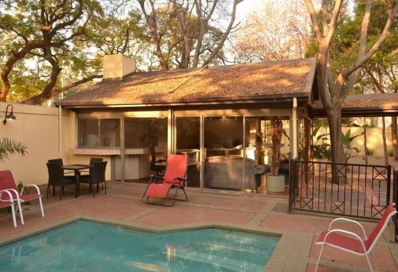 פנסיון Chancellors Court Guest House