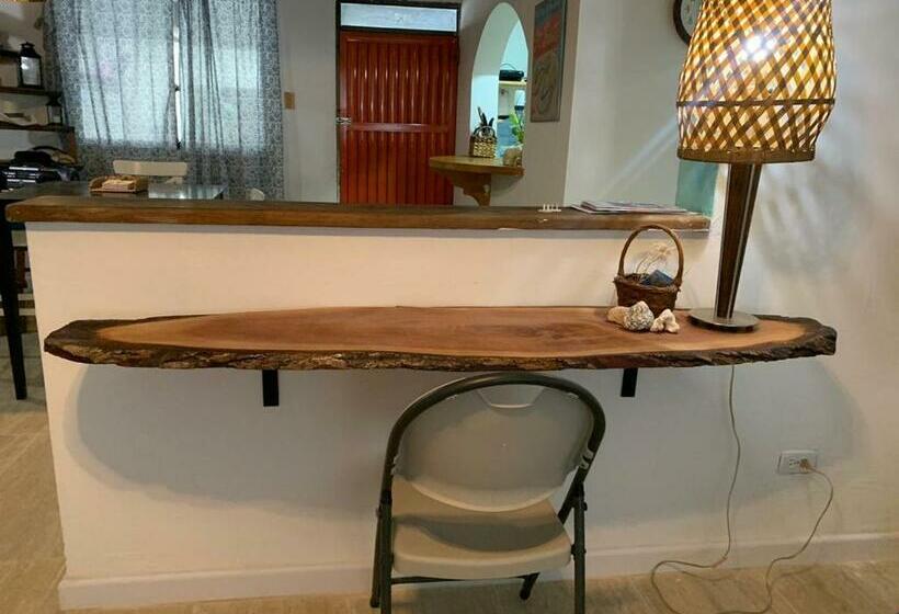 膳宿费 Joebi S House Walking Distance To Rocky Cay Beach Ideal For Families Or Groups