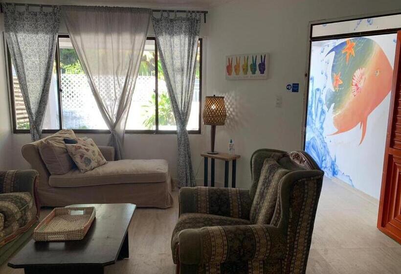 膳宿费 Joebi S House Walking Distance To Rocky Cay Beach Ideal For Families Or Groups