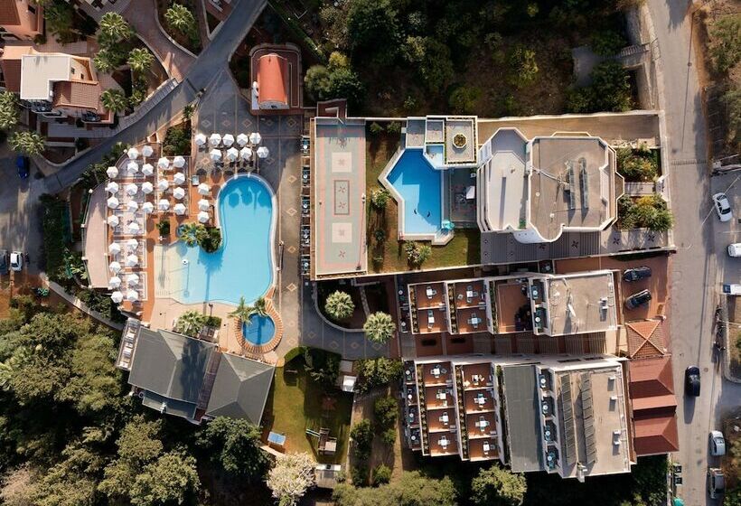 Курорт Asterias Village