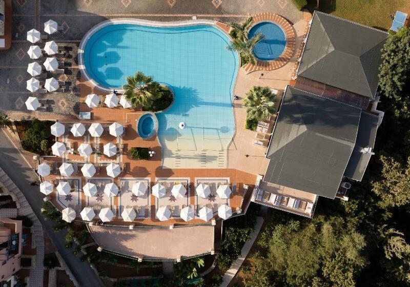 Курорт Asterias Village