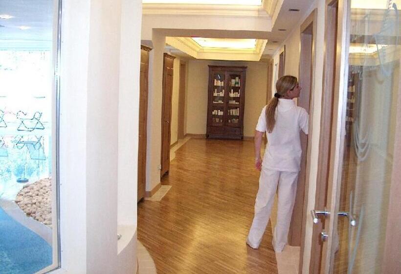 Centro Pineta Family Hotel & Wellness