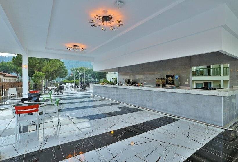 Crystal Flora Beach Resort - Ultimate All Inclusive