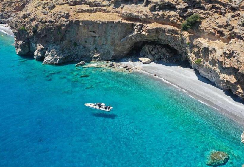 ホテル Alianthos Garden