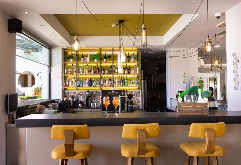 ホテル Alianthos Garden