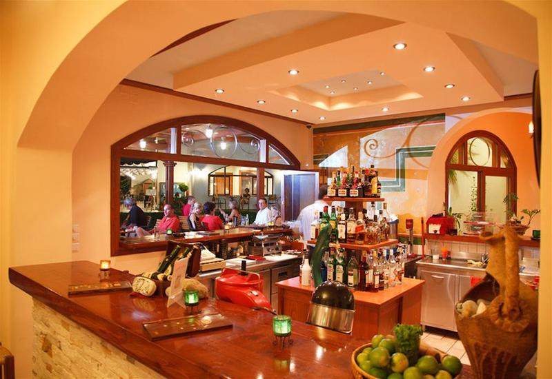 ホテル Alianthos Garden