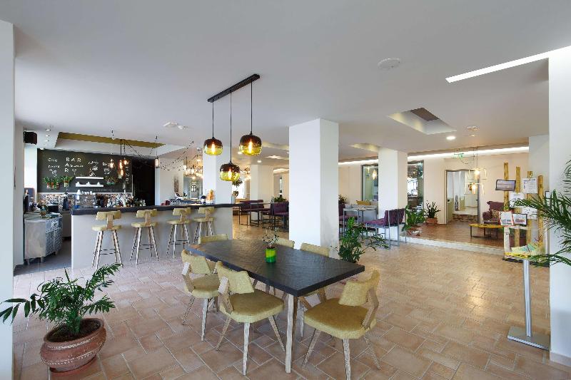 ホテル Alianthos Garden