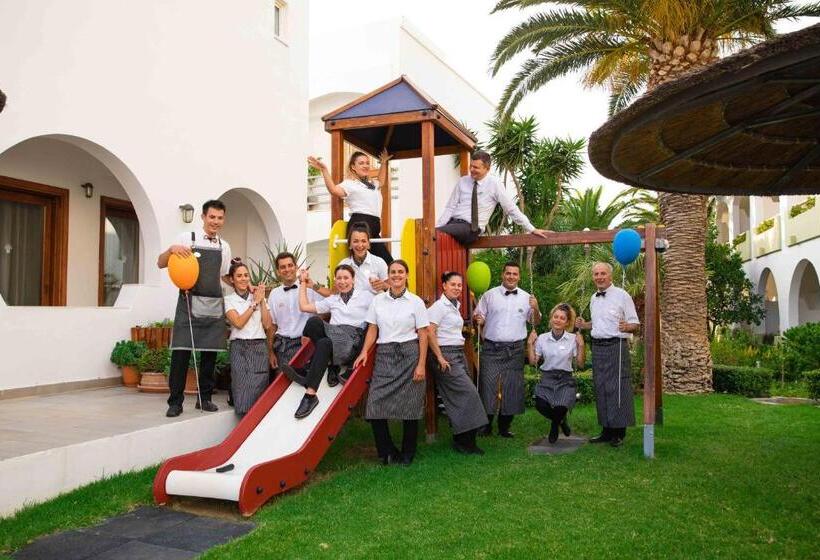 ホテル Alianthos Garden