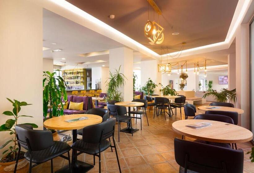 ホテル Alianthos Garden