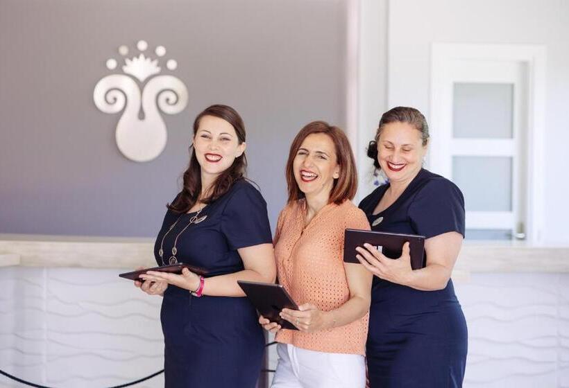 ホテル Alianthos Garden