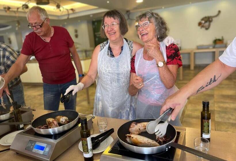 ホテル Alianthos Garden