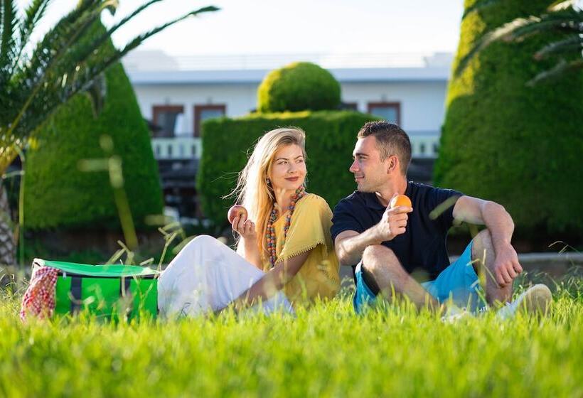 ホテル Alianthos Garden