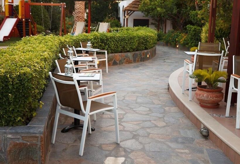 ホテル Alianthos Garden