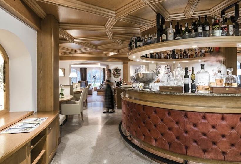 Отель Alpenheim Charming & Spa