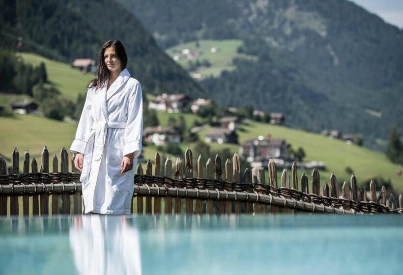 Отель Alpenheim Charming & Spa