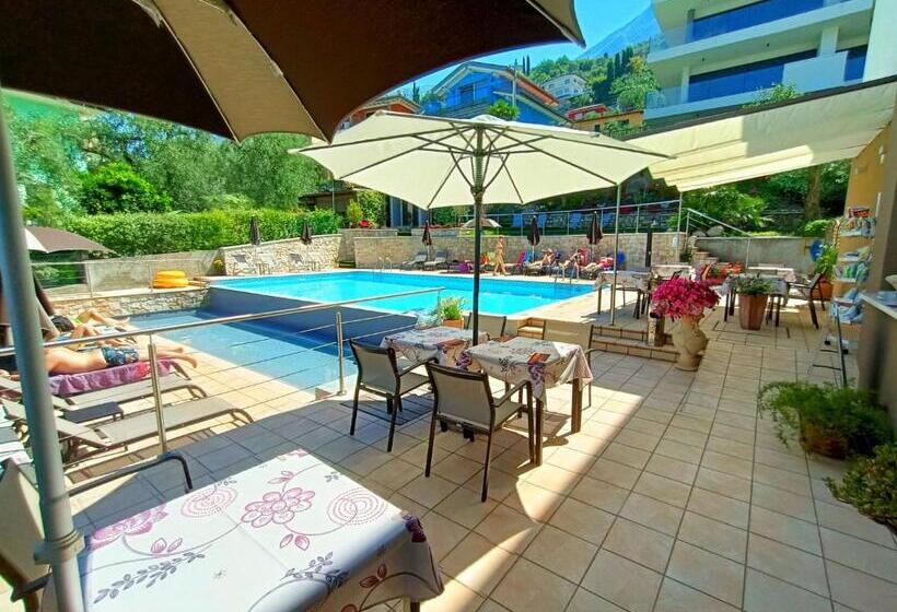 Отель Antonella