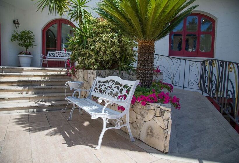 هتل Assinos Palace