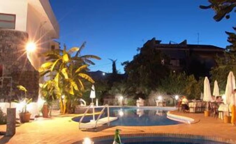 酒店 Assinos Palace