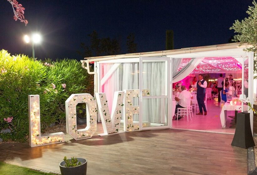 Отель Auberge Des Pins