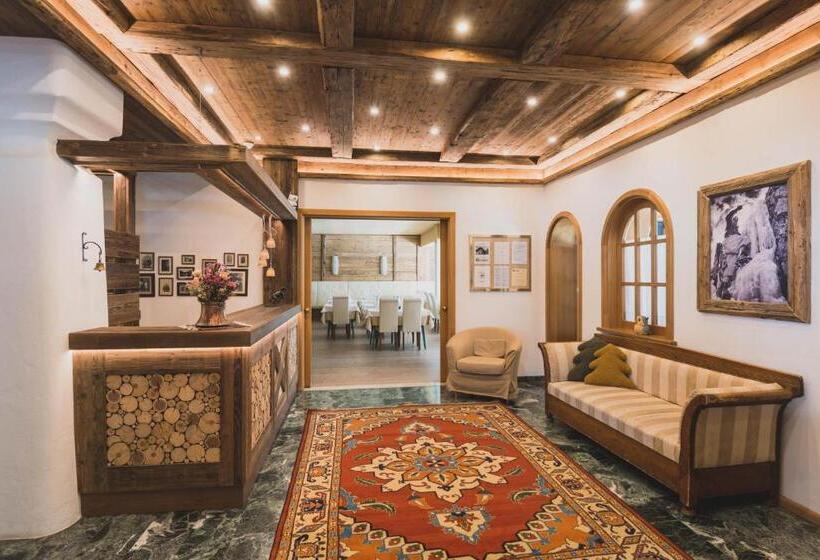 فندق B&b Garni Villa Campitello