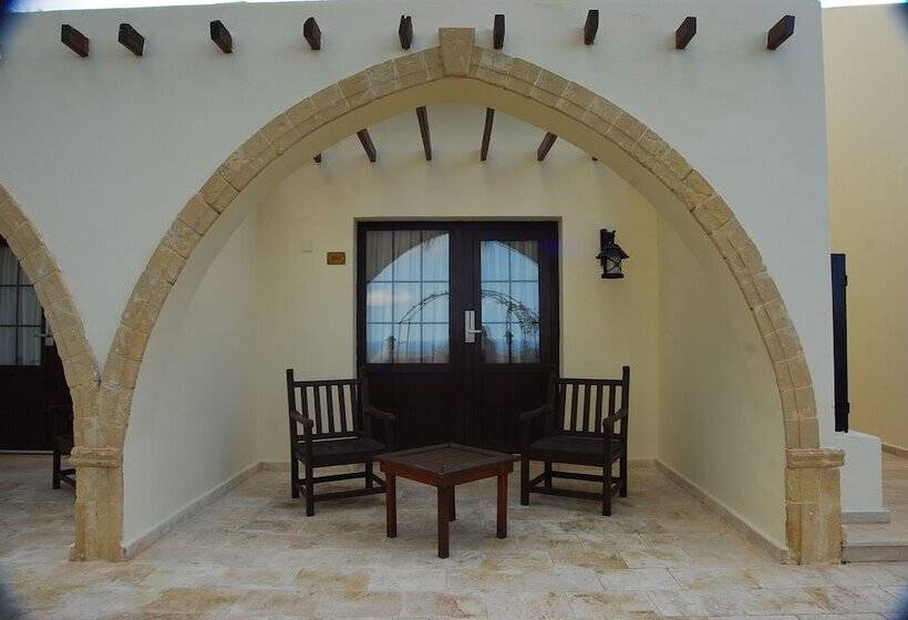 בית מלון כפרי Bellapais Monastery Village