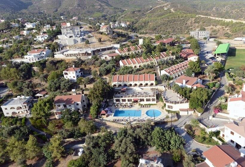 בית מלון כפרי Bellapais Monastery Village