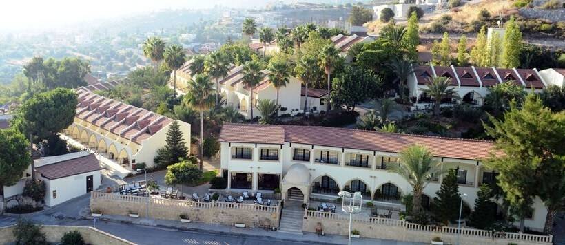 בית מלון כפרי Bellapais Monastery Village