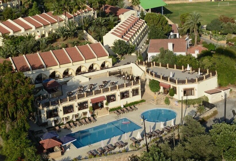 בית מלון כפרי Bellapais Monastery Village