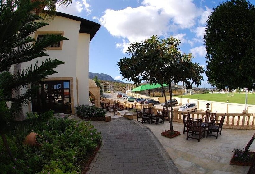 בית מלון כפרי Bellapais Monastery Village