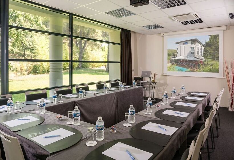 Отель Mercure Aix En Provence La Duranne Gare Tgv