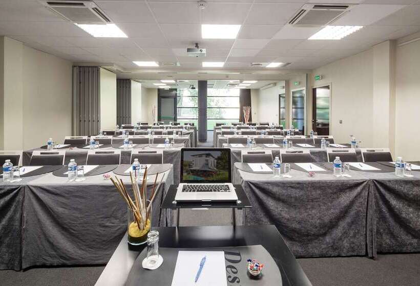 Отель Mercure Aix En Provence La Duranne Gare Tgv