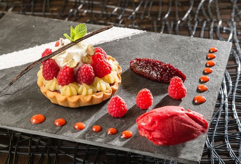 Отель Mercure Aix En Provence La Duranne Gare Tgv