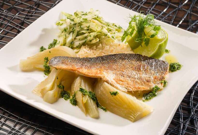 Отель Mercure Aix En Provence La Duranne Gare Tgv