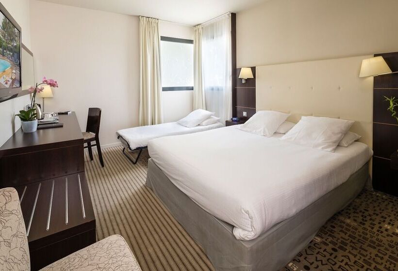 Отель Mercure Aix En Provence La Duranne Gare Tgv