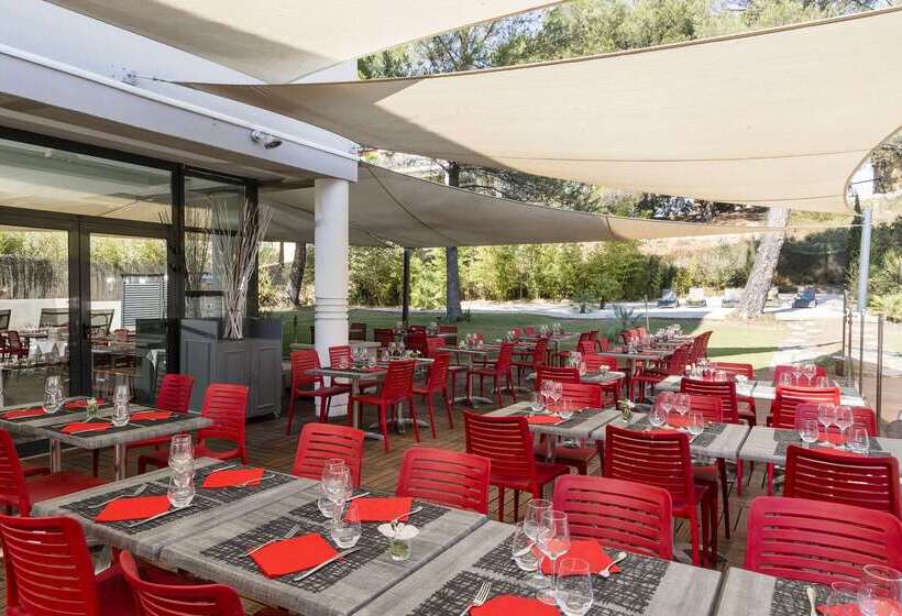 Отель Mercure Aix En Provence La Duranne Gare Tgv