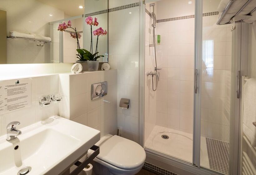 Отель Mercure Aix En Provence La Duranne Gare Tgv