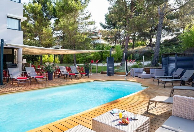 Отель Mercure Aix En Provence La Duranne Gare Tgv